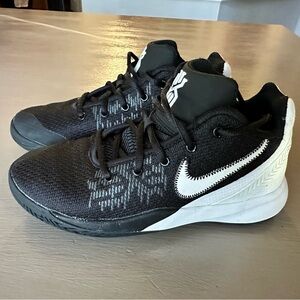 Nike Kyrie Flytrap 2 GS Black White Basketball Shoes AQ3412-001 Size 4.5Y